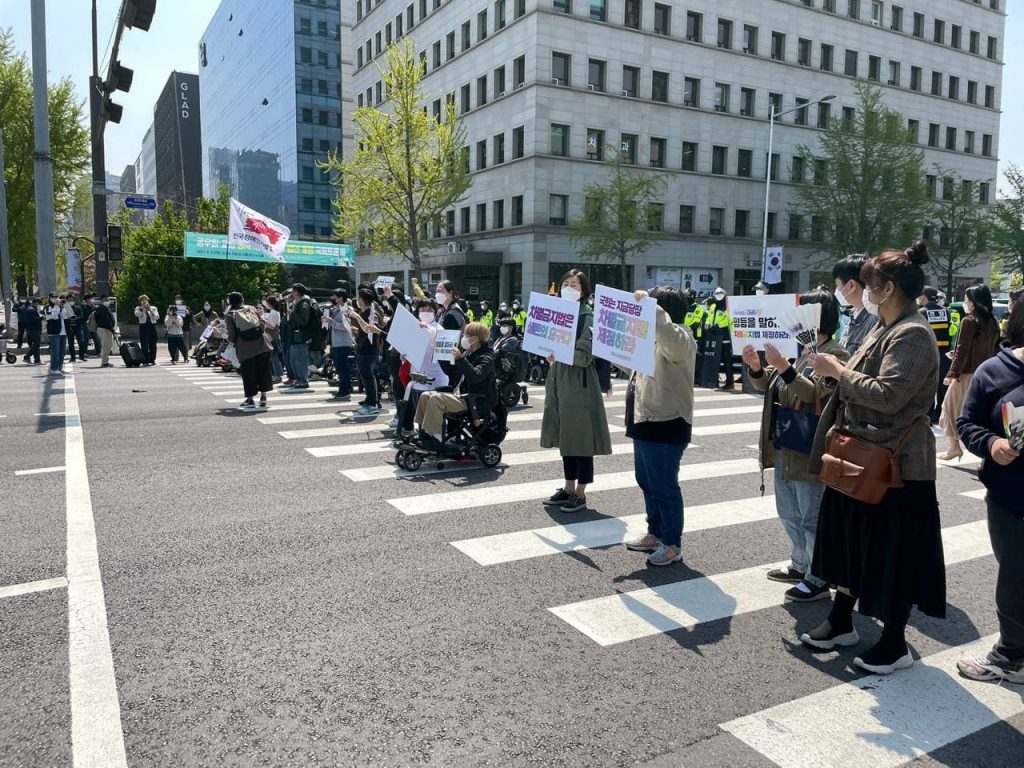1차 목요행동(서울) 참가자들 단체사진